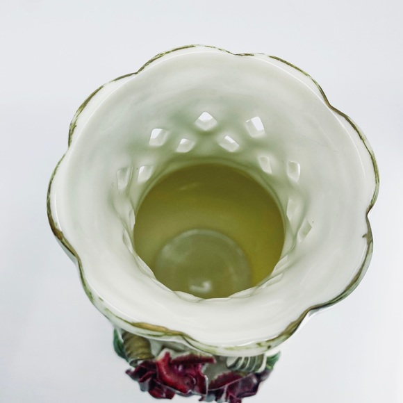 Porcelain 3D Ivory Weave & Red Roses Bud Vase Hand-painted 5.5” Tall Gold Trim - Picture 7 of 12